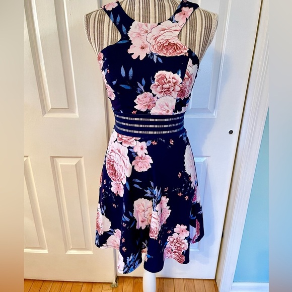 NWT Speechless juniors dress blue with flowers size small - Picture 2 of 6